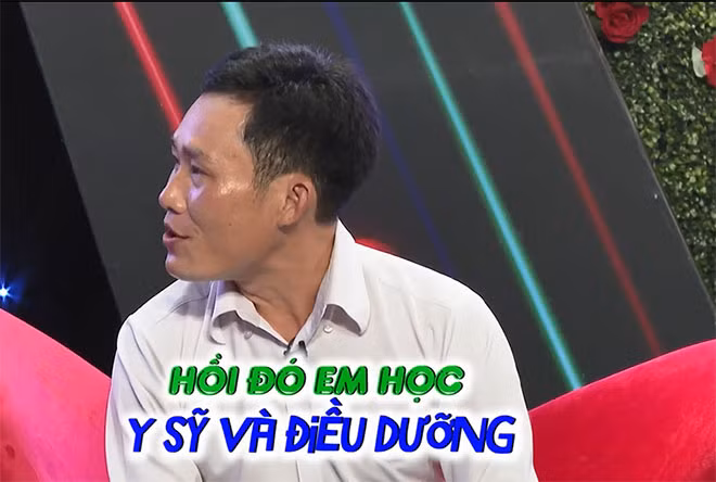 Minh Quân cho biết anh là người siêng năng, kỹ tính, thích sạch sẽ, gọn gàng nhưng có điểm yếu hút thuốc, hay quên. Trước đây anh có học y sỹ - điều dưỡng và có 2 năm hành nghề nên cũng biết chút về ngành y, vì công việc ở nhà nhiều nên anh về hỗ trợ.