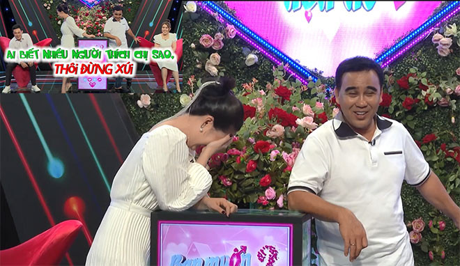 Những chia sẻ thật thà của Minh Quân khiến bà mối Ngọc Lan hài hước thốt lên: “Cô ấy không bấm tôi bấm được không?”. Đàng trai liền đáp: “Dạ, không! Mắc công ra ngoài bị quýnh. Ai biết nhiều người thích chị sao, thôi đừng xúi”. Quyền Linh bật cười nói: “Bà mối kỳ, đi làm mối lại giành mối”.