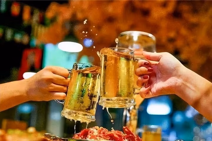 Lam dung bia ruou vao bua toi, co the bi anh huong the nao?-Hinh-3