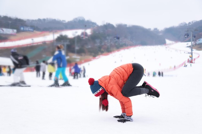 Co gai tao dang yoga tai nhung canh dep me ly khap the gioi-Hinh-5