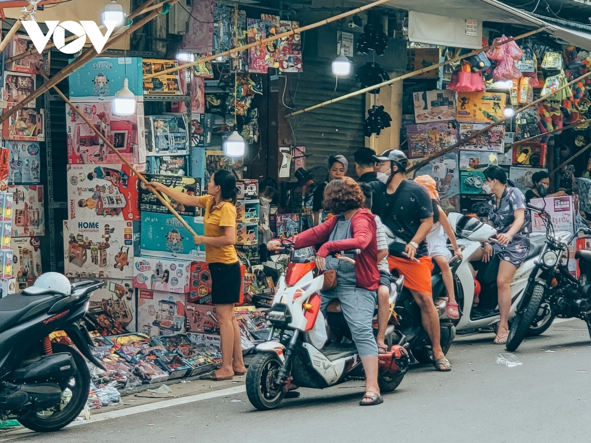 Pho do choi tre em o Ha Noi vang khach dip 1/6-Hinh-12