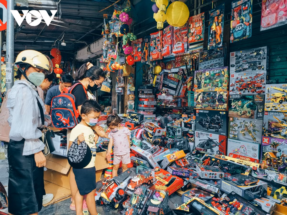 Pho do choi tre em o Ha Noi vang khach dip 1/6-Hinh-5