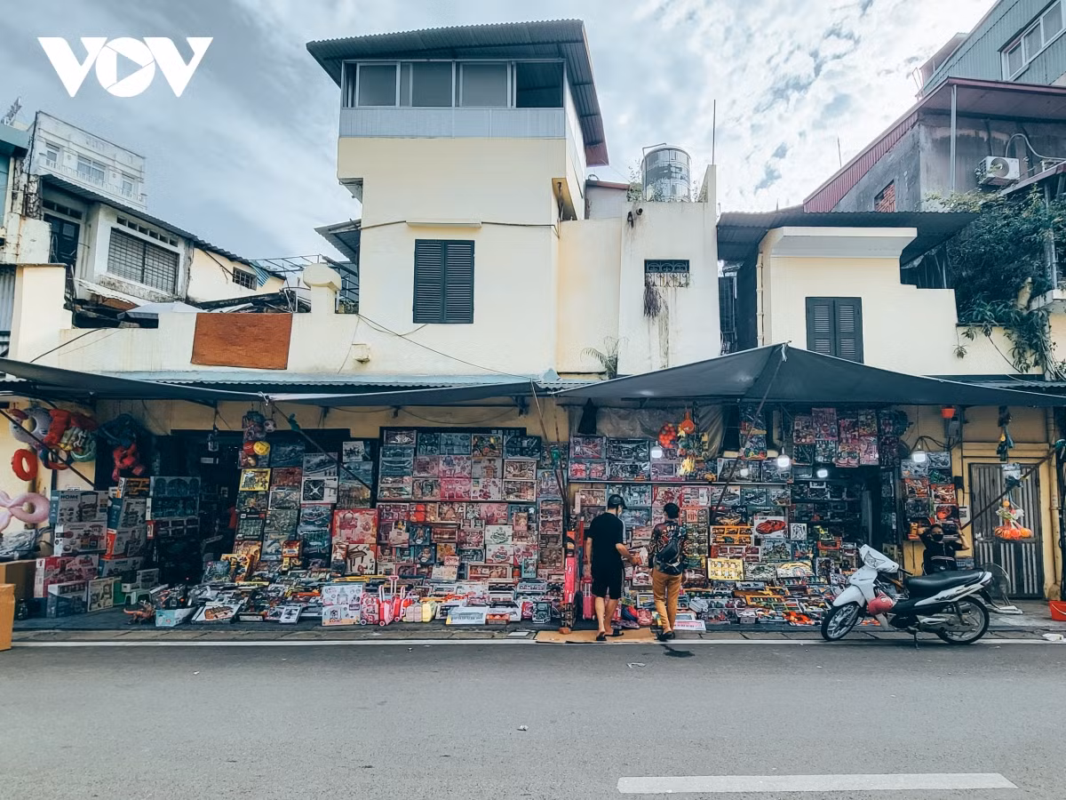 Pho do choi tre em o Ha Noi vang khach dip 1/6