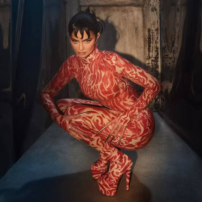 Hot girl giàu nhất Hollywood gây sốc vì bikini đánh lừa thị giác - Hình 3 Hot girl giau nhat Hollywood gay soc vi bikini danh lua thi giac-Hinh-3