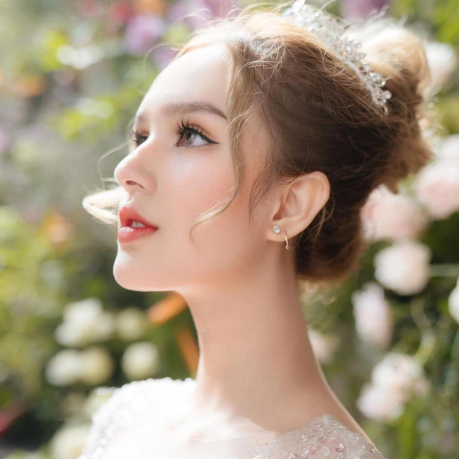 18 tuoi lay streamer giau nhat Viet Nam, nhan sac Xoai Non thang hang sao?