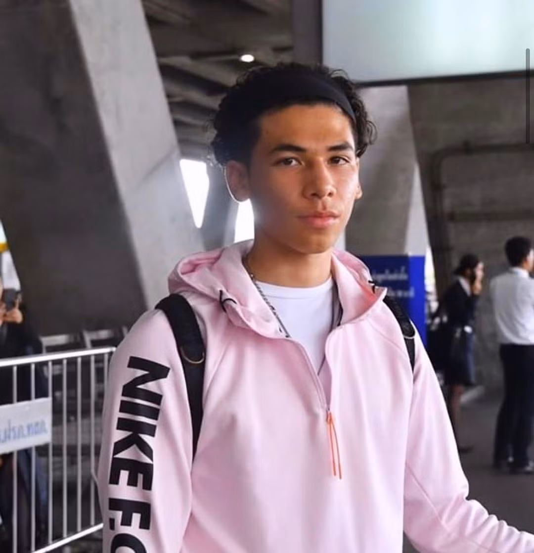 Ở cấp CLB, Davis khoác áo Oxford United - đội bóng chơi ở giải hạng Ba Anh. Anh có chiều cao 1,75 m. Tại trang cá nhân, cầu thủ 22 tuổi không chia sẻ nhiều ảnh đời thường. Ảnh: @ben_james_davis.