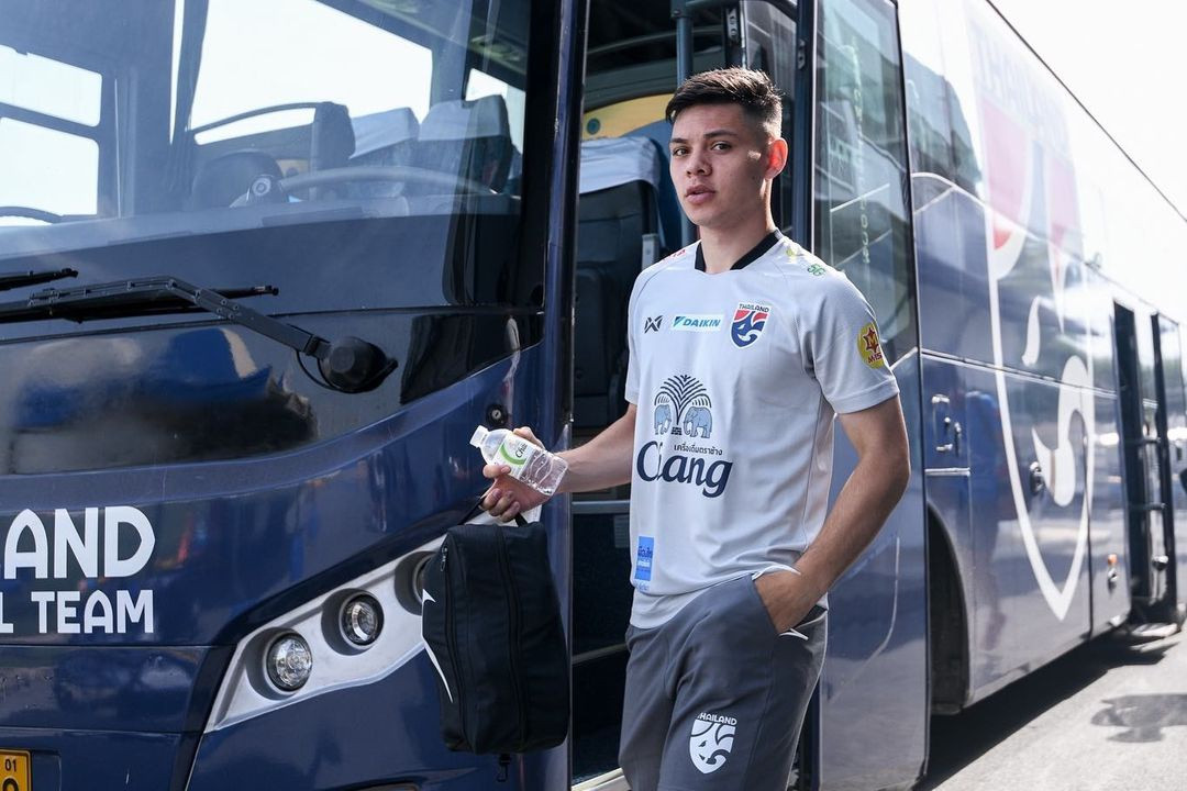 Yannick Nussbaum (sinh năm 2003) là cầu thủ trẻ nhất trong đội hình U23 Thái Lan dự VCK U23 châu Á 2022. Anh sinh ra tại Thụy Sĩ và mang nửa dòng máu Thái Lan. Nussbaum hiện chơi ở vị trí hậu vệ cho BSC Young Boys tại Giải vô địch Quốc gia Thụy Sĩ. Ảnh: @yakinussbaum.