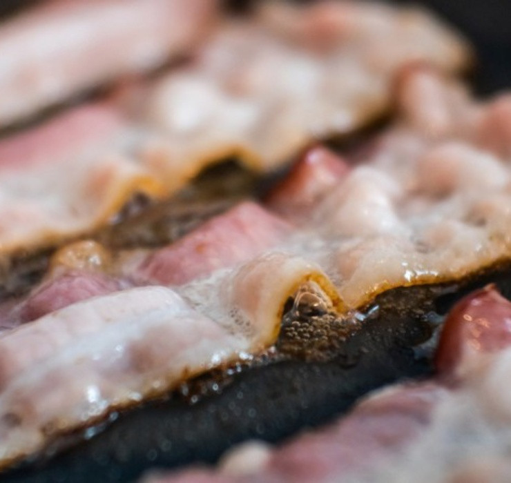 Với mùi thơm hấp dẫn, thịt lợn có thể được chế biến thành nhiều món kho, hấp, luộc khác nhau giúp tăng hương vị cho bữa cơm gia đình.