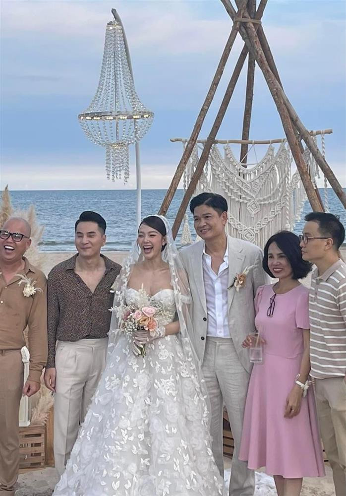 Hàng loạt người nổi tiếng đăng ảnh chồng Minh Hằng: Người che kỹ, kẻ xóa vội - Hình 6 Hang loat nguoi noi tieng dang anh chong Minh Hang: Nguoi che ky, ke xoa voi-Hinh-6