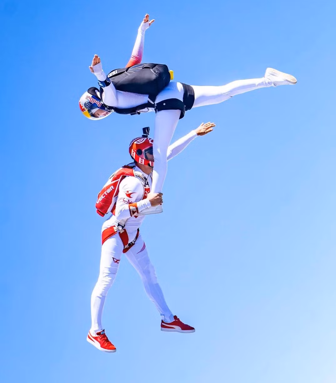 Hiện tại, Kyra thi đấu cho đội Red Bull Singapore. Cô cũng đang là người nắm giữ kỷ lục về số lần nhào lộn nhiều nhất trong một đường hầm gió (68 lần) và có thể lướt gió với tốc độ 230 km/h.