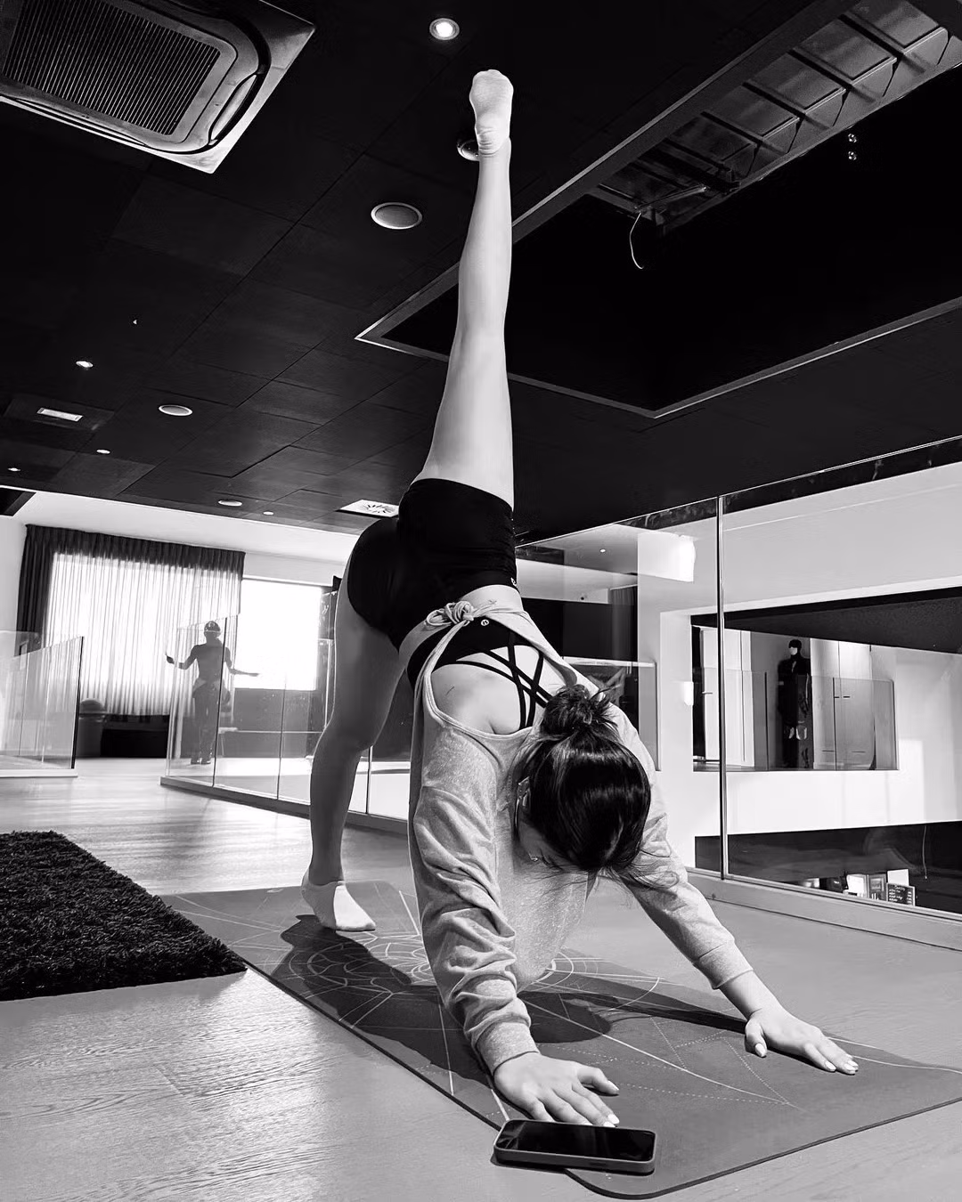 Sau khi nhận được học bổng, Kyra hy vọng sẽ tiếp tục gặt hái nhiều thành tích về cho quốc gia, quảng bá để nhiều người biết đến môn này hơn. "Tôi luôn sẵn sàng tranh tài nếu nhảy dù trong nhà trở thành môn thi đấu của Olympic trong tương lai", cô nói.