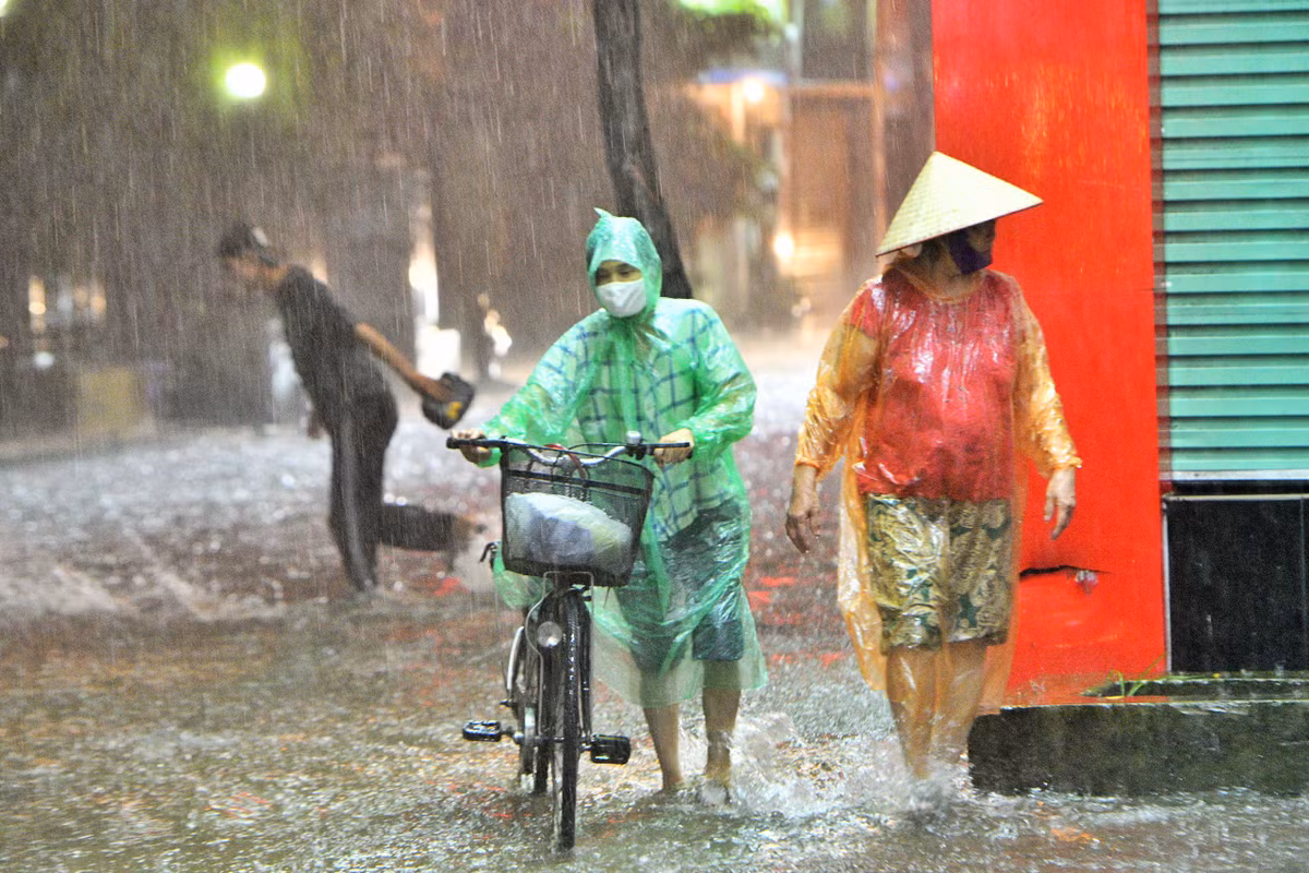 Nhieu tuyen duong Ha Noi ngap nang-Hinh-2