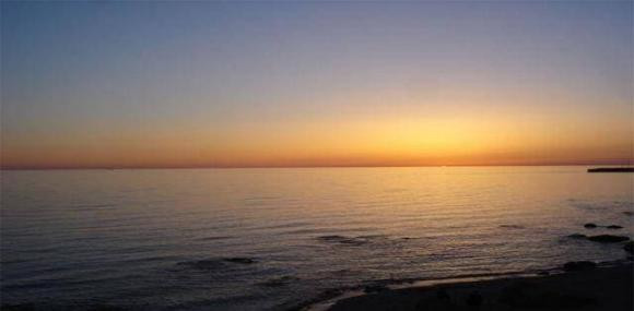 Mặc dù trên thế giới gọi hồ này là biển nhưng một số quốc gia xung quanh lại cho rằng đó là hồ, tuy chỉ khác nhau một chữ nhưng thực ra lại rất khác, vì theo quy ước quốc tế, nếu hồ này là đại dương, thì nó thuộc về tất cả con người, và tất cả các quốc gia đều có thể di chuyển đến. Xét cho cùng, đại dương có nguồn tài nguyên rất phong phú, và mọi người đều muốn thu lợi nhuận.