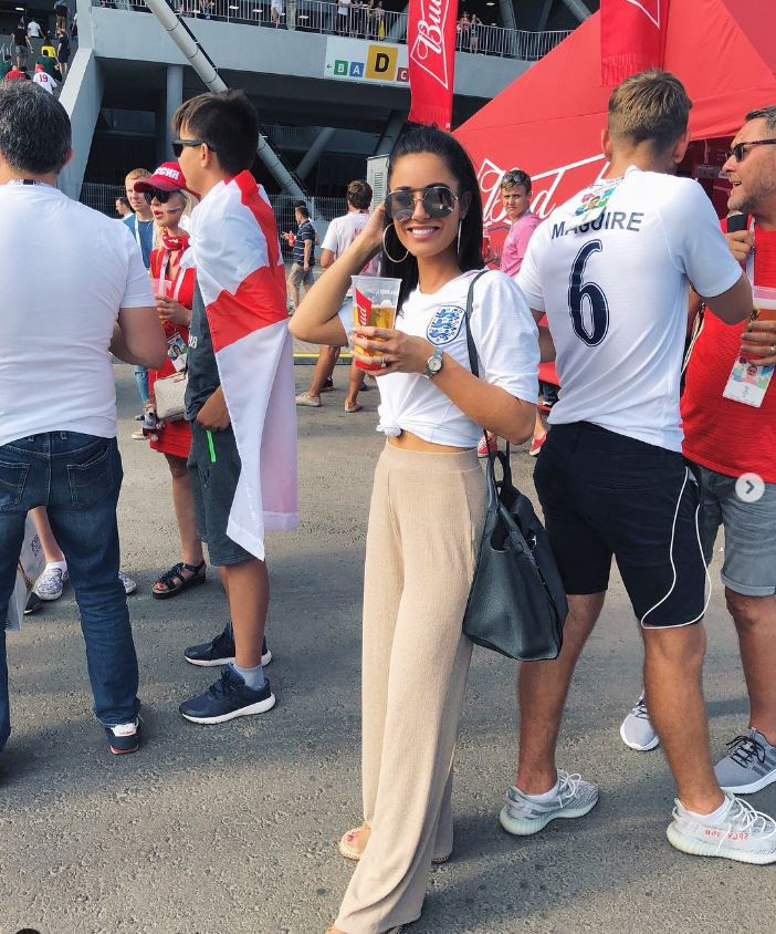 Trên hết, Hawkins là CĐV số một của Maguire. Cô không bỏ lỡ trận đấu nào của trung vệ thủ quân MU. Hawkins đã theo dõi hành trình vươn lên kỳ diệu của Maguire từ trung vệ vô danh trong màu áo Sheffield đến trụ cột của tuyển Anh và giờ là thủ quân Manchester United.