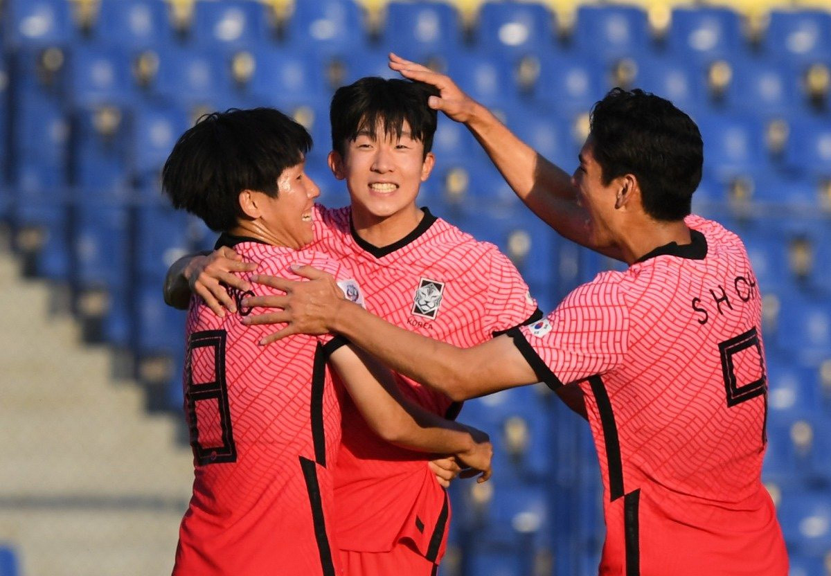 Từ một pha phá bóng lỗi của cầu thủ Thái Lan Jonathan Khemdee, Cho Young-wook chọc khe để Go Jae-hyeon thoát xuống, dứt điểm lạnh lùng mở tỷ số ở phút thứ 35. Bàn thắng này cũng ấn định tỷ số 1-0 cho trận đấu. Với kết quả này, U23 Hàn Quốc bước vào chơi tứ kết, trong khi U23 Thái Lan bị loại tại vòng bảng.