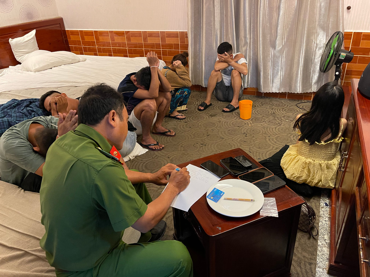 47 nguoi duong tinh voi ma tuy trong khach san