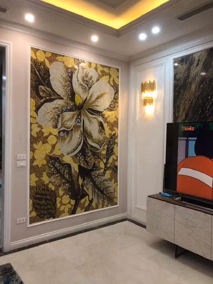 Để hoàn thành tòa nhà, ekip đã sử dụng hơn 2,5 triệu mảnh gốm sản xuất tại làng nghề Bát Tràng ghép thành hơn 1000 m2 tranh và được bố cục, sắp xếp hài hòa giữa nội thất và ngoại thất.