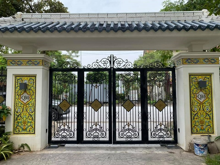 Do quy mô của công trình tương đối lớn cùng với nhiều chi tiết kì công nên thời gian xây dựng, hoàn thiện kéo dài từ năm 2011 đến 2014. (Ảnh: Nguyễn Thị Thu Hằng)