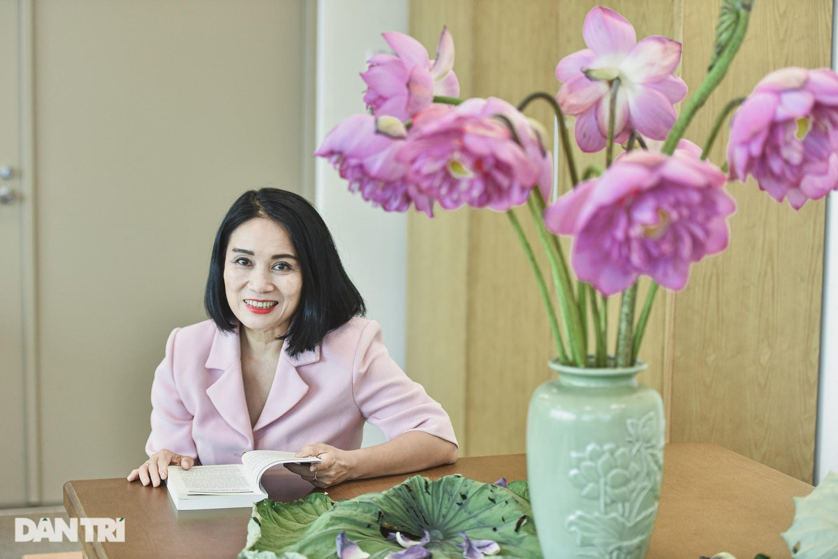 Nhà báo Tạ Bích Loan VTV: "Tôi thường bị... lố giờ khi dẫn sóng trực tiếp" ảnh 10