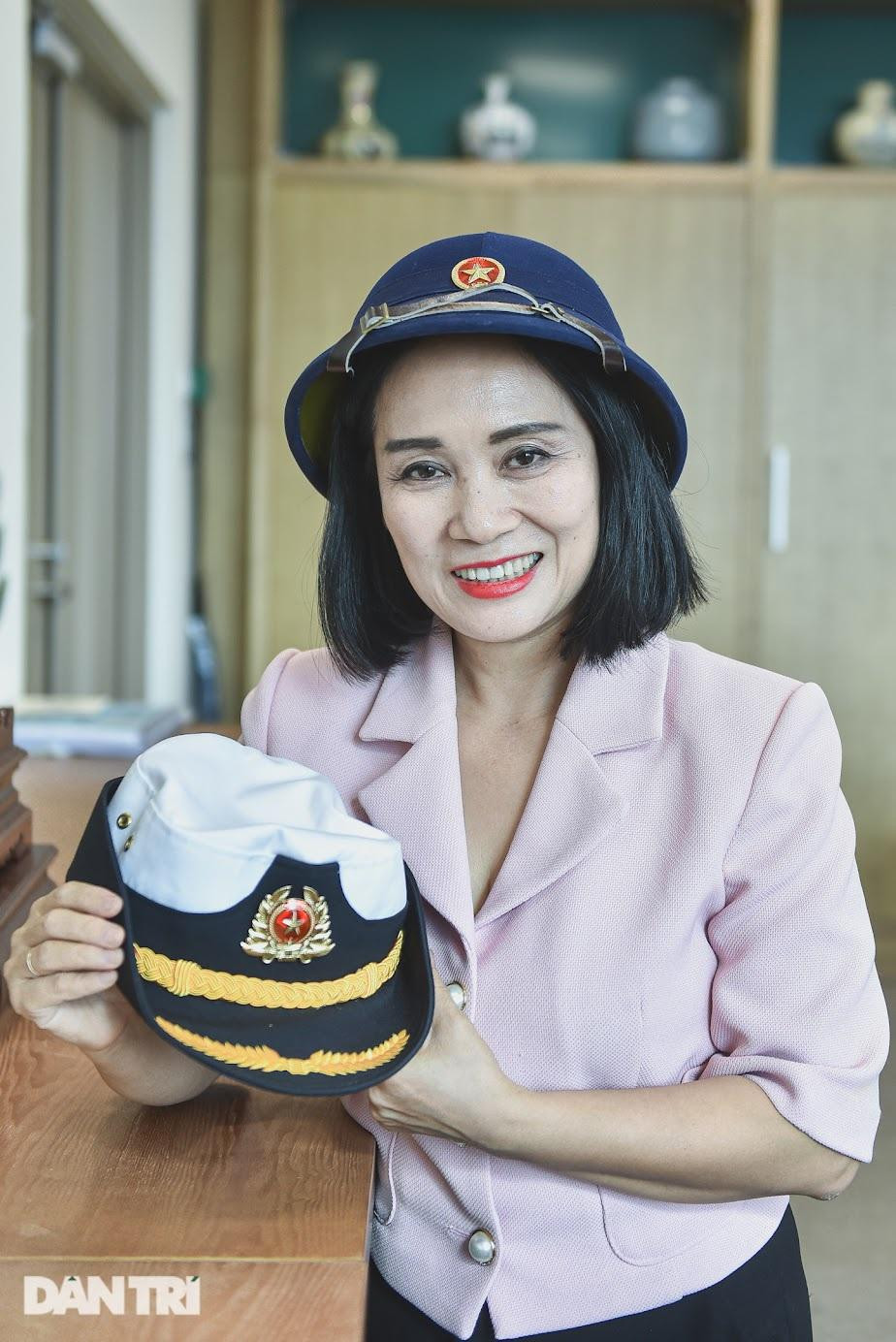 Nhà báo Tạ Bích Loan VTV: "Tôi thường bị... lố giờ khi dẫn sóng trực tiếp" ảnh 3