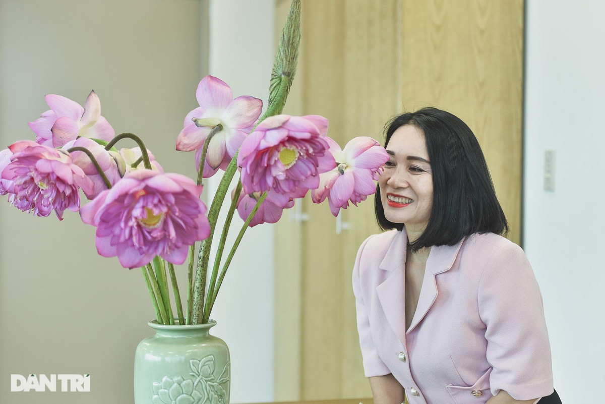 Nhà báo Tạ Bích Loan VTV: "Tôi thường bị... lố giờ khi dẫn sóng trực tiếp" ảnh 11