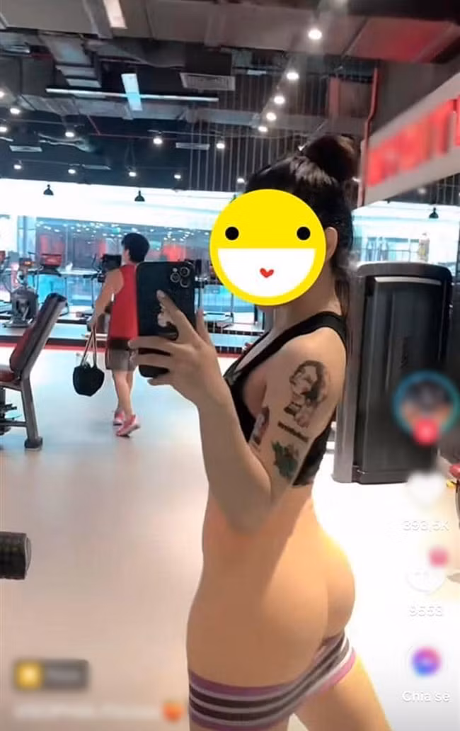Mới đây, cư dân mạng có chia sẻ hình ảnh của môt cô gái Việt tại phòng gym. Người đẹp này diện thiết kế legging màu nude dễ gây hiểu lầm. Trước ý kiến trái chiều của người dùng internet cô đã phải lên tiếng rằng chiếc quần màu cam đào, do dùng thêm filter nên vô tình làm màu sáng hơn thực tế, mong mọi người không "ném đá".