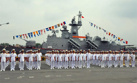 Cán bộ, chiến sĩ Lữ đoàn Tàu Pháo-Tên lửa 167 tại lễ thành lập.