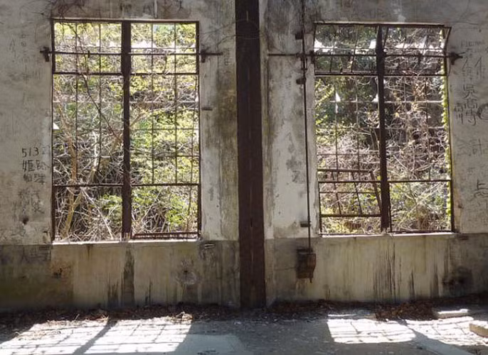 Công nhân nhà máy sản xuất vũ khí hóa học Okunoshima theo ước tính bao gồm 6.500 người phần lớn là người bản địa trong suốt thời gian nó hoạt động.