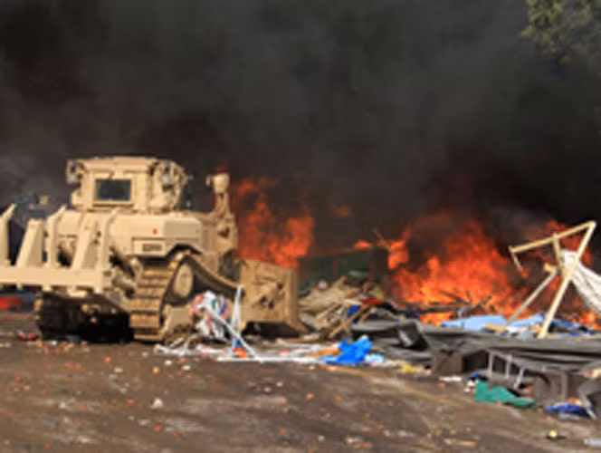 Cộng đồng quốc tế đã lên án bạo lực ở Ai Cập. Tổng thống Obama đã hủy bỏ các hoạt động tập trận chung với Ai Cập vì bạo lực bùng phát và leo thang tại đây.