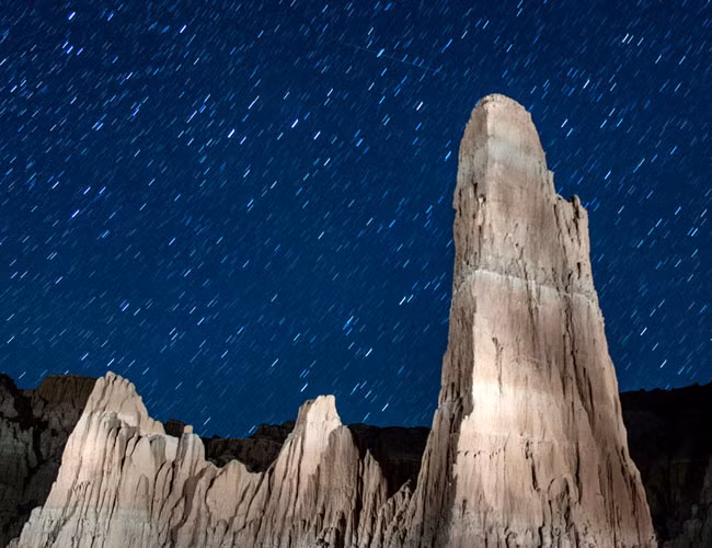 Trận mưa sao băng tháng 8 tuyệt đẹp trên bầu trời Nevada, phía trên nhà thời Gorge State Park ngày 12/8.