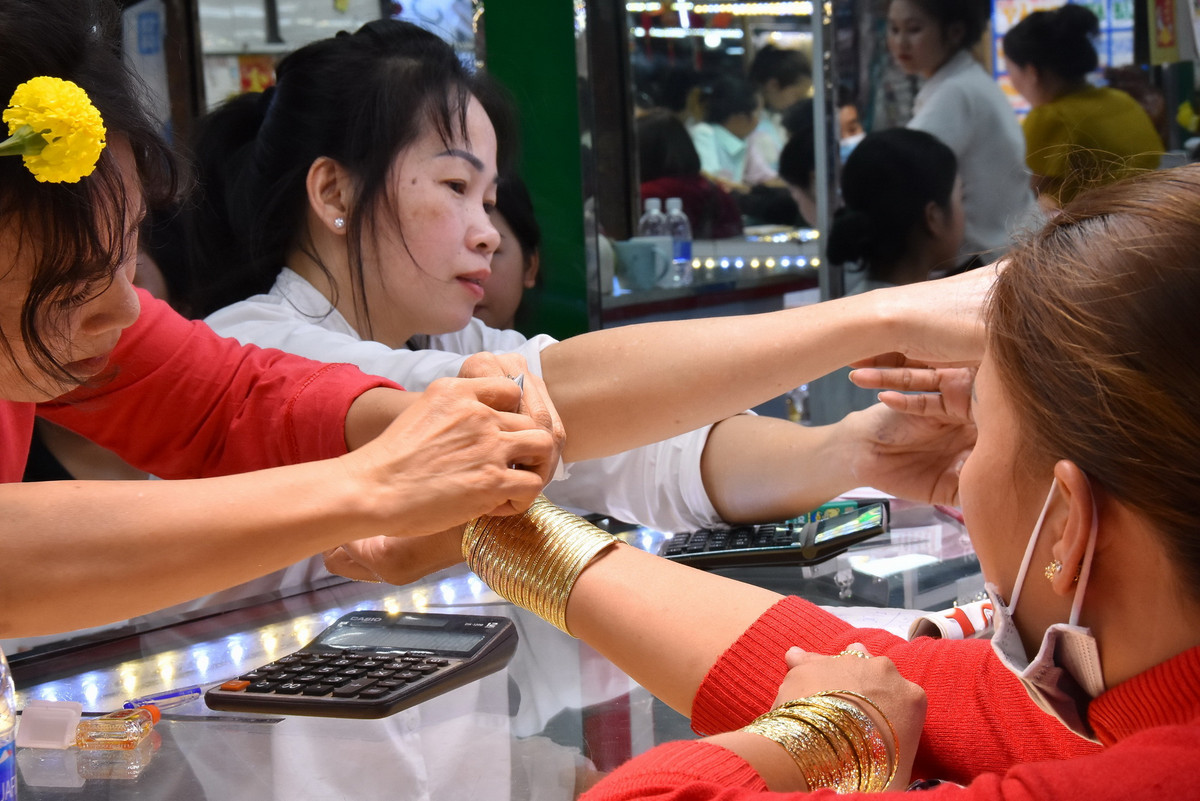 Giá vàng hôm nay 10/5: Vừa mới giảm đã bật tăng Gia vang hom nay 10/5: Vua moi giam da bat tang