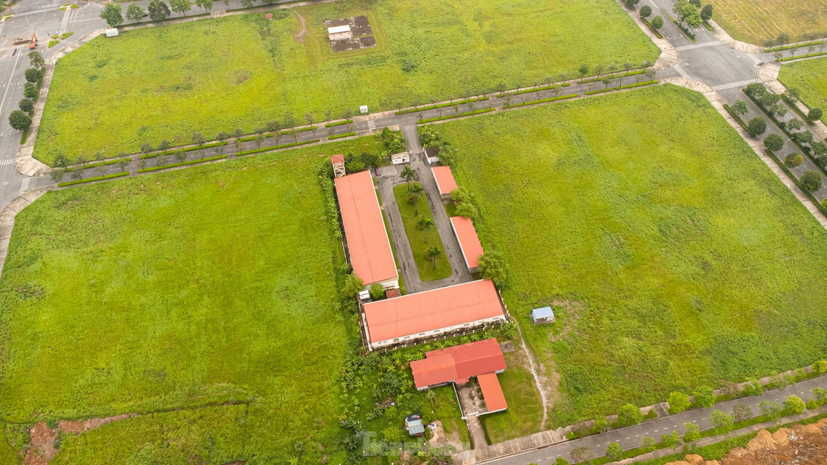 Thời điểm hiện tại khu đất này chỉ mới có có khu văn phòng hạ tầng dự án khu đô thị Tây Hồ Tây.