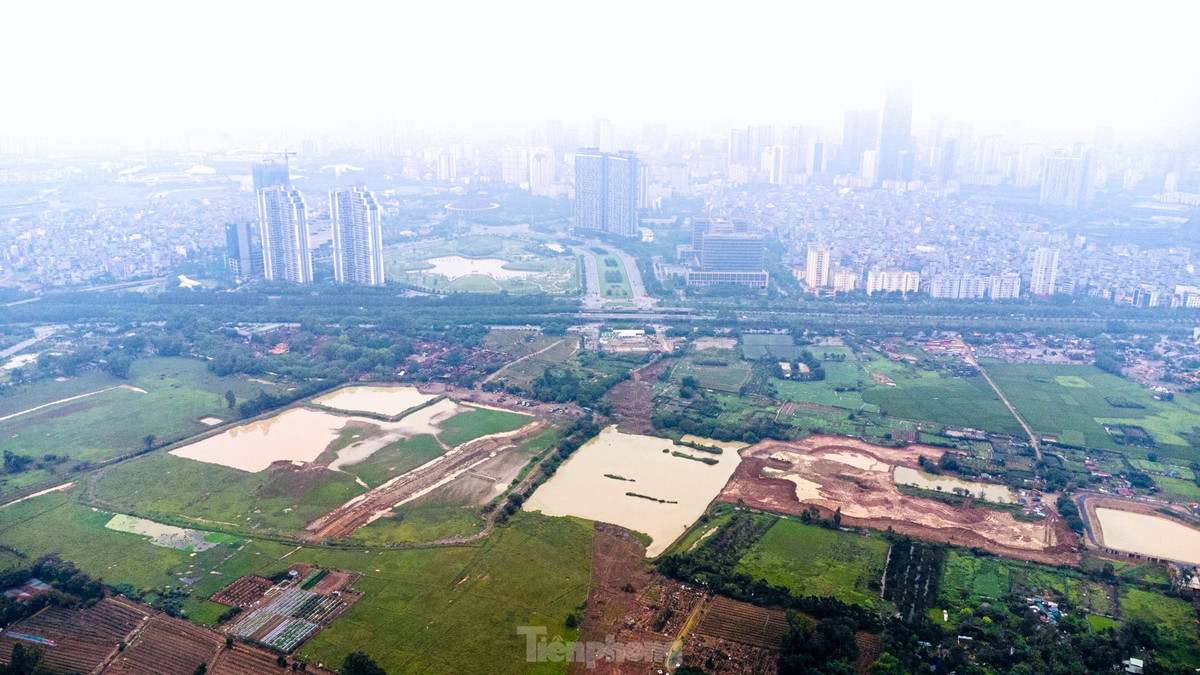 Trụ sở làm việc ở đây dự kiến được thiết kế cao 17 - 25 tầng, giáp với đại lộ Thăng Long và đường Lê Quang Đạo kéo dài. Các công trình dịch vụ được thiết kế cao 3 - 5 tầng. Hệ thống tầng hầm từ 2 - 5 tầng.