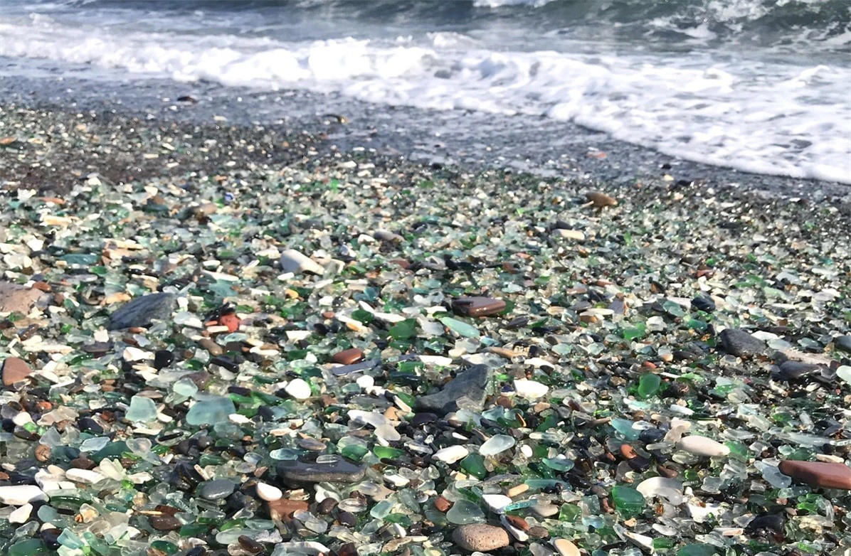 Bãi biển thủy tinh kỳ diệu ở Nga đẹp như trong cổ tích ảnh 3