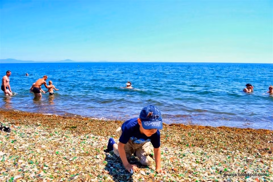 Bãi biển thủy tinh kỳ diệu ở Nga đẹp như trong cổ tích ảnh 2