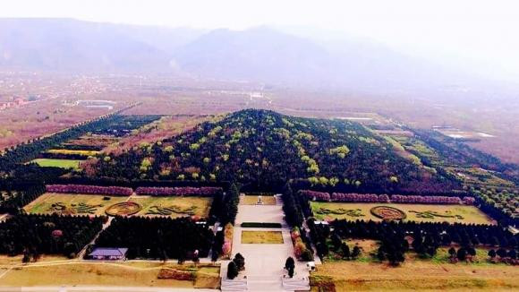 Tai sao ngon den luon chay trong lang mo Tan Thuy Hoang?-Hinh-9