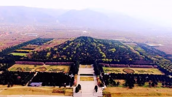 Tai sao ngon den luon chay trong lang mo Tan Thuy Hoang?-Hinh-9