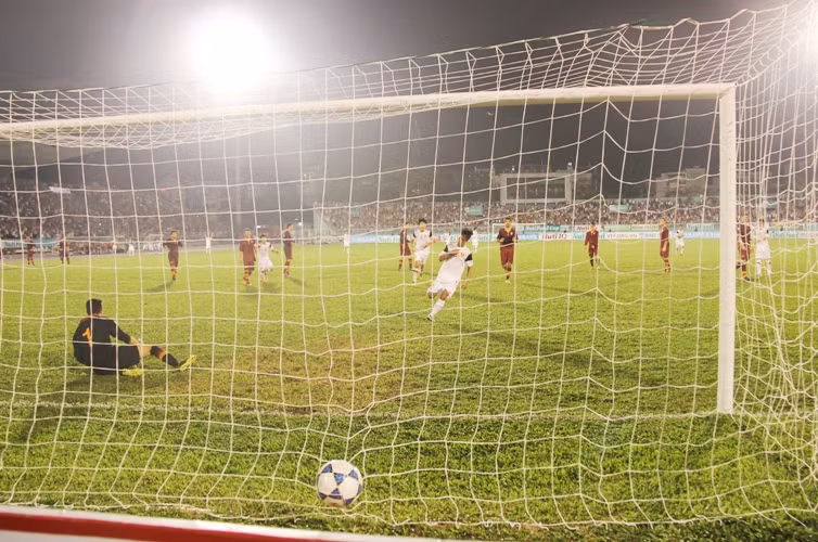 Bàn gỡ hòa của tuyển U19 Việt Nam...