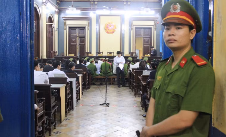 Ngoài Như là bị cáo chủ mưu, một số bị cáo khác nguyên là trưởng, phó phòng, cán bộ các phòng giao dịch thuộc Vietinbank và nhiều giám đốc, phó giám đốc của các doanh nghiệp cũng bị truy tố với nhiều tội danh.