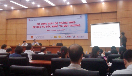 Toàn cảnh hội thảo sử dụng giấy độ trắng thấp để bảo vệ sức khỏe và môi trường.