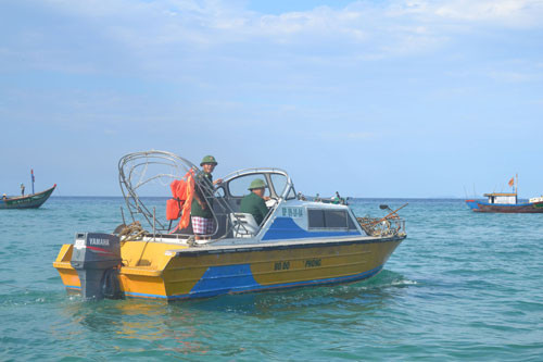 UBND tỉnh Quảng Ngãi đã huy động lực lượng công an, biên phòng đến hiện trường vận động ngư dân giải tán, không cho lặn tìm cổ vật trái phép. Đến khoảng hơn 15 giờ chiều cùng ngày, tình trạng tranh giành lặn tìm cổ vật mới chấm dứt.