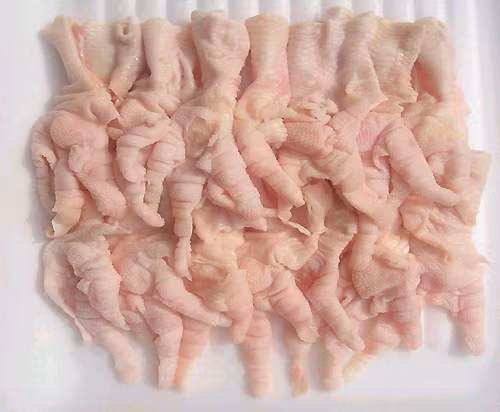 Gỏi chân gà rút xương: Nguyên liệu - Chân gà 10 cái, Hành tím 5 củ, 3 muỗng canh bột gạo rang xay nhỏ. Gia vị: Nước mắm, nước cốt chanh, đường, hành lá, ớt, ngò và húng lủi