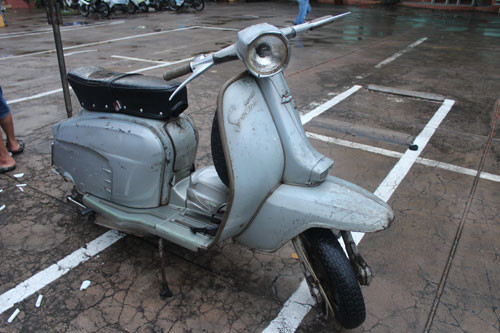 Chiếc vespa nhìn cũ rích nhưng rất giá trị