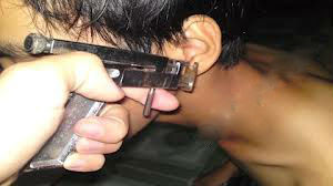 Dụng cụ bấm lỗ tai, nong tai không đảm bảo tiệt trùng có thể gây nhiều bệnh nguy hiểm