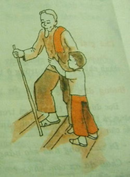 Có rất nhiều người còn nhớ nguyên văn bài thơ "Thương ông" của nhà thơ Tú Mỡ và hình ảnh này trở thành dấu ấn không phai trong ký ức của họ.