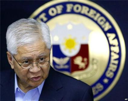 Bộ trưởng Ngoại giao Philippines Albert del Rosario. Ảnh: Internet