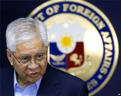Bộ trưởng Ngoại giao Philippines Albert del Rosario. Ảnh: Internet