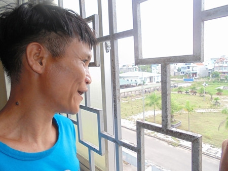 ..rồi đi ngắm ô tô, nhà cao tầng.