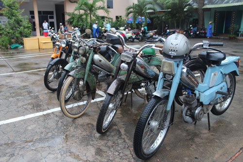Nhiều mobylette cổ chạy từ TP.HCM về Cần Thơ tham dự chương trình