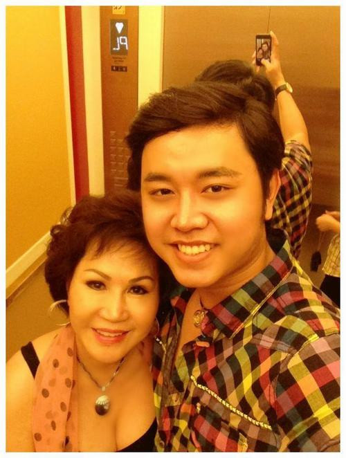 7 tháng hạnh phúc bên bồ già tỉ phú, Vũ Hoàng Việt luôn tìm cách để thể hiện tình yêu của mình.